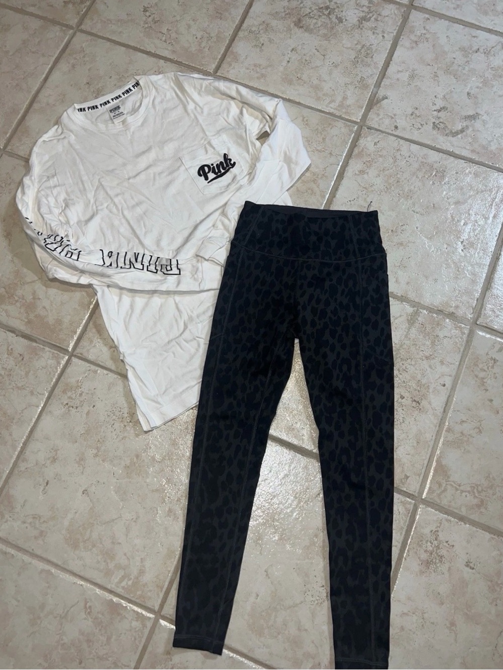 Victoria’s Secret Pink Outfit Set Long Sleeve Logo Top & Printed Legging Size XS